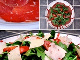 Carpaccio de bresaola garni d'une salade de roquette et tomate au balsamique