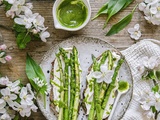 Tartine asperges poêlées, fromage végétal & ail des ours