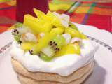 Pavlova noix de coco et fruits des îles