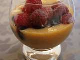 Mousse d'abricot au cahier de brebis, fruits rouges et noirs