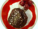 Soufflé au chocolat, framboise fraîches et coulis