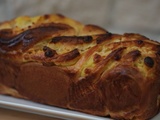 Brioche tressée marbrée aux raisins