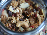 Muesli croustillant sans sucre aux fruits secs, coco et chocolat