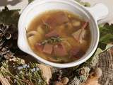 Bouillon de champignons de Paris et jambon de pays