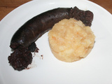 Boudin noir aux ognons à la plancha et compotée de pomme