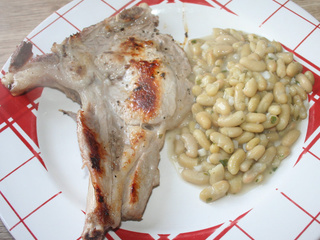 Côte de veau à la plancha et sa garniture flageolets ail & persil