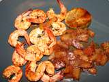 Gambas (grosses crevettes) marinées au ti'punch et fruits exotiques à la plancha