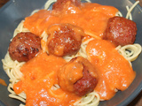 Spaghetti aux boulettes sauce biscayenne