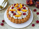 Gâteau pêches - framboises et chantilly vanille