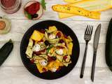 Salade de courgettes et tomates rôties, mozzarella et basilic