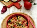 Salade de quinoa, lentilles corail, courgette, poivron et tomate