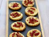 Tartelettes salées, oignon caramélisé et bacon