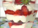 Dessert aux fraises comme un tiramisu aux fraises