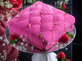 Entremets coussin matelassé aux framboises