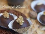 Petits gâteaux au chocolat fourrés aux noix