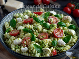 Salade de pâtes au pesto et tomates cerises