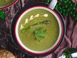 Velouté aux asperges et fanes de carottes