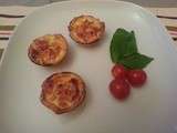 Mini-quiches tomates cerise, oignon nouveau et basilic