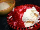 Glace au yaourt et son coulis de framboise