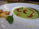 Gaspacho vert de concombres, poivron vert et tomates green zebra