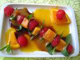 Brochettes de melon et framboises au caramel balsamique et coulis d'orange