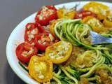 Spaghetti de courgettes, sauce aux tomates cuites et aux tomates confites