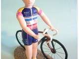 Cycliste et son vélo (porcelaine froide)