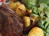 Onglet à la plancha, sauce marchand de vin, pommes de terres nouvelles