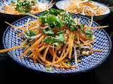 Soupe asiatique, nouilles soba et julienne de légumes