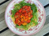 Spaghetti, sauce aux tomates cerises et roquette