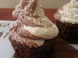 Cupcake Chocolat/Courgette aux chantilly Noix de Coco/ Chocolat