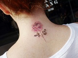 Quelle est la symbolique des tatouages de rose