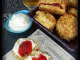 Scones aux raisins secs & home clotted cream