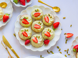 Gâteau moelleux aux fraises et pistaches