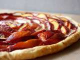 Tarte fine aux nectarines jaunes et blanches