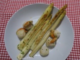 Asperges blanches des Landes et noix de St-Jacques au beurre ail et persil