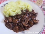 Bourguignon de champignons de Paris bruns au vin rouge