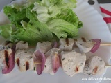 Brochettes de dinde et oignon rouge, marinées au lait de coco