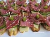 Bruschetta apéritives au leerdammer, jambon, rosette et crudités