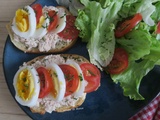 Bruschetta au thon, œufs durs et tomates