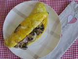 Omelette portefeuille, garnie aux champignons et poitrine fumée