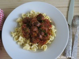 Pâtes aux merguez et sauce tomate à l'oignon