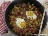 Poêlée de pommes de terre au chorizo, tomates cerises et œufs au plat