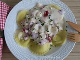 Raviolis farcis aux épinards et ricotta, à la crème au poulet et parmesan