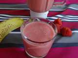 Smoothie fraises, ananas, pastèque et banane au lait de coco -light