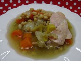 Soupe d'haricots blancs aux légumes et poulet fumé