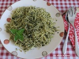 Spaghetti à l'ail à la sauce au basilic et aux noix