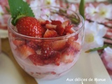 Verrine de fraises au skyr à l'écrasé de fraises