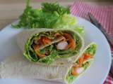 Wraps à l'avocat, crevettes et crudités