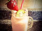 Smoothie nutritif fraises banane kiwi